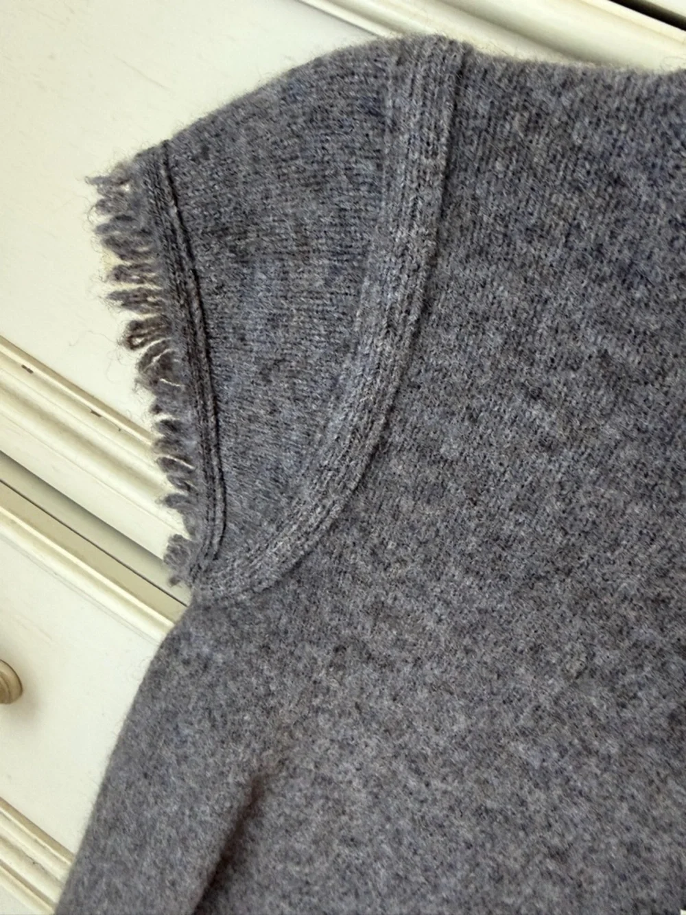 Faherty Gray Short Sleeve Fringed Knit / wool blend Tee chic - Picture 3 of 7